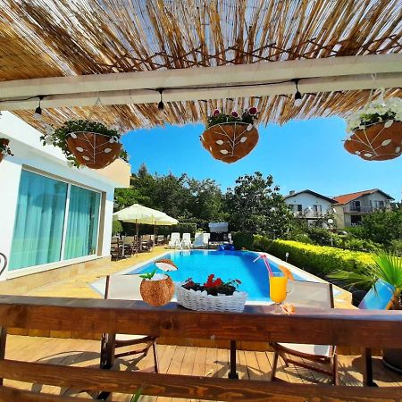 Milennia Family Hotel Pantai Sunny Bagian luar foto