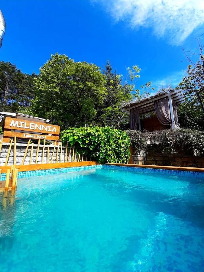 Milennia Family Hotel Pantai Sunny Bagian luar foto