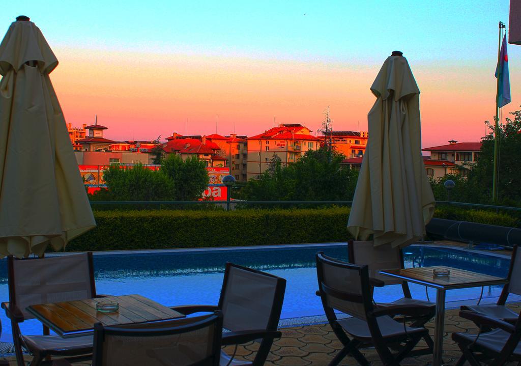 Milennia Family Hotel Pantai Sunny Bagian luar foto