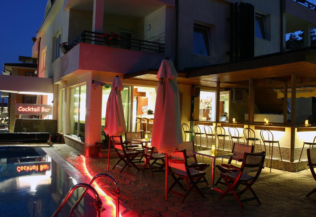 Milennia Family Hotel Pantai Sunny Bagian luar foto