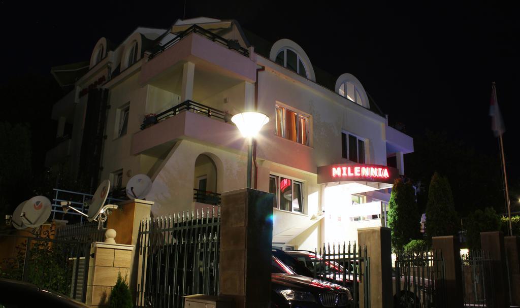 Milennia Family Hotel Pantai Sunny Bagian luar foto