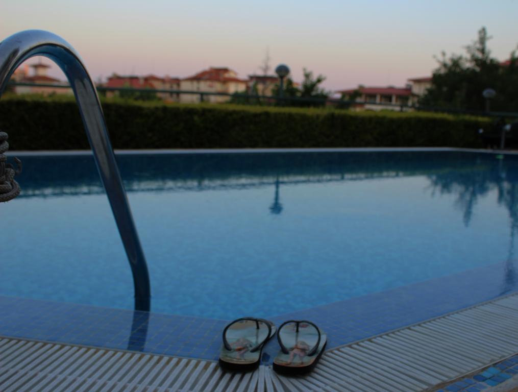 Milennia Family Hotel Pantai Sunny Bagian luar foto