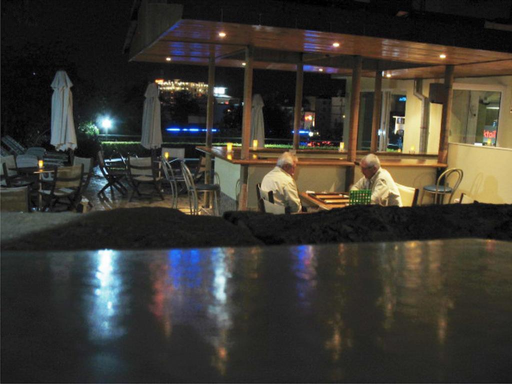 Milennia Family Hotel Pantai Sunny Bagian luar foto
