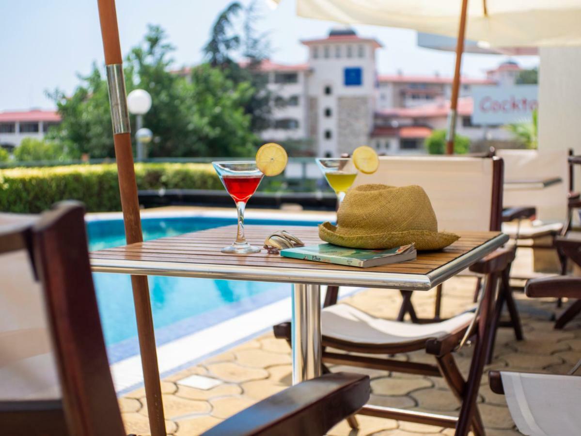 Milennia Family Hotel Pantai Sunny Bagian luar foto