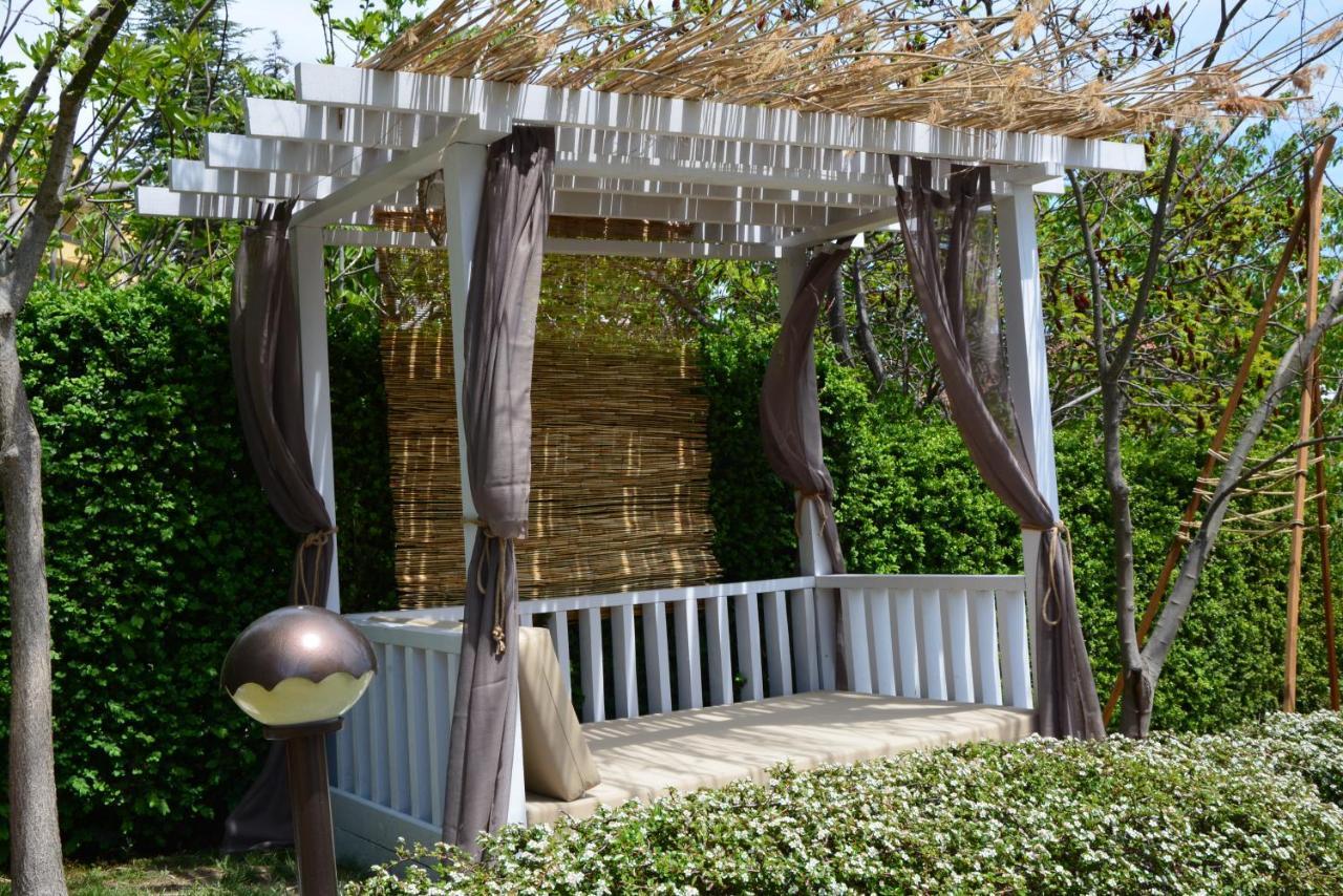 Milennia Family Hotel Pantai Sunny Bagian luar foto