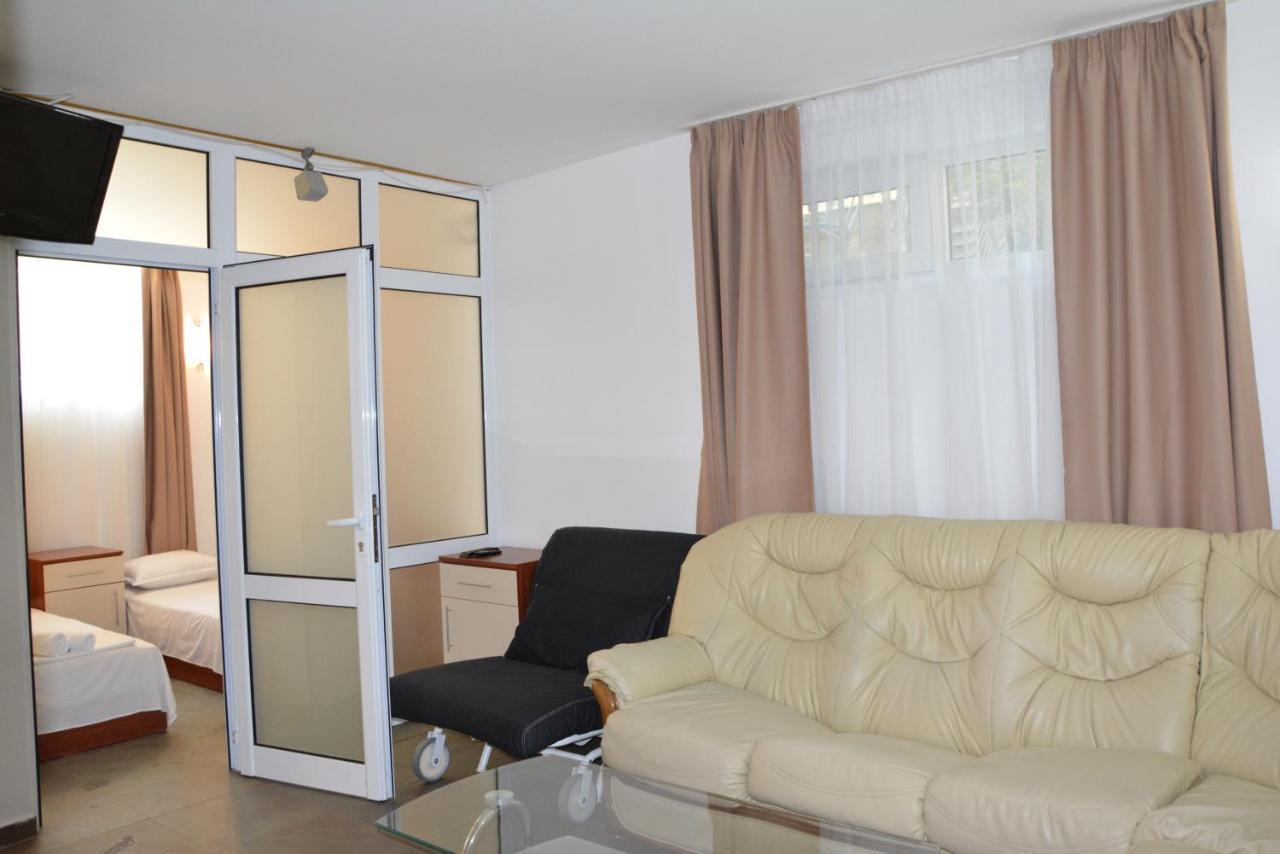 Milennia Family Hotel Pantai Sunny Bagian luar foto