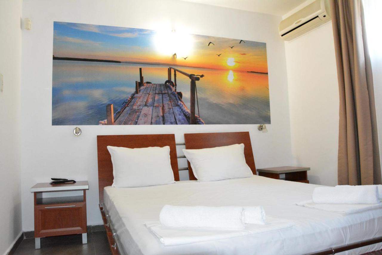 Milennia Family Hotel Pantai Sunny Bagian luar foto